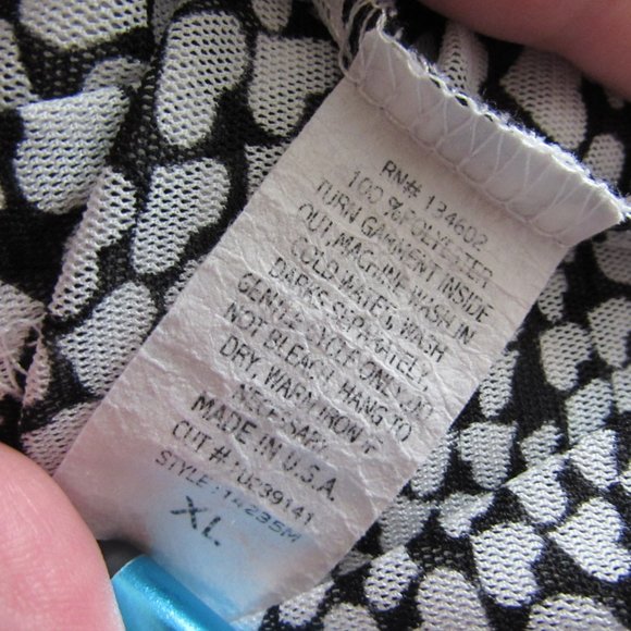 Sleeveless Shell Tank - Picture 6 of 6